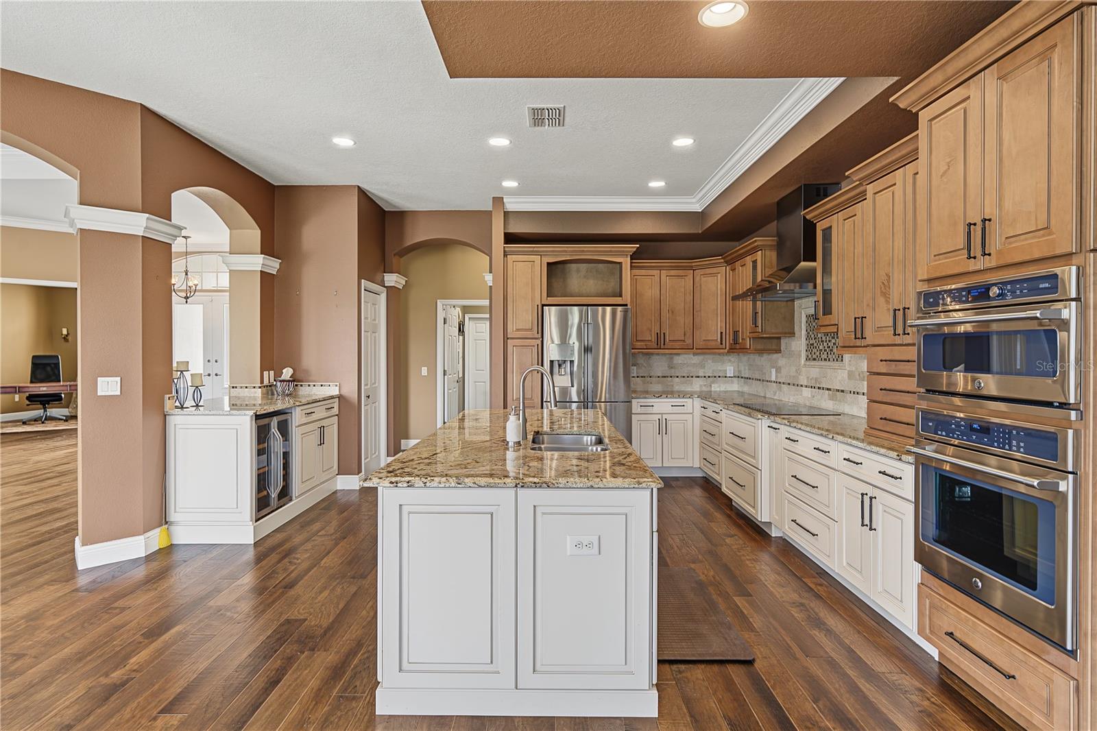 13823 THOROUGHBRED DR