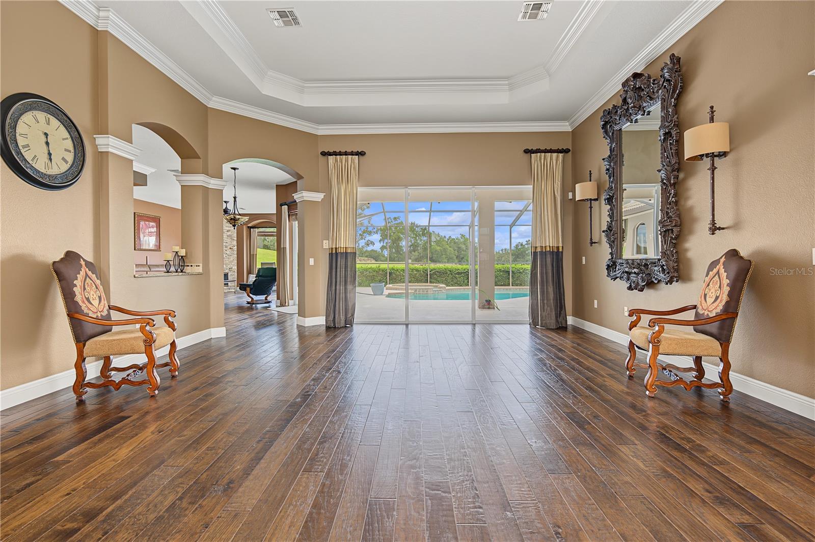 13823 THOROUGHBRED DR
