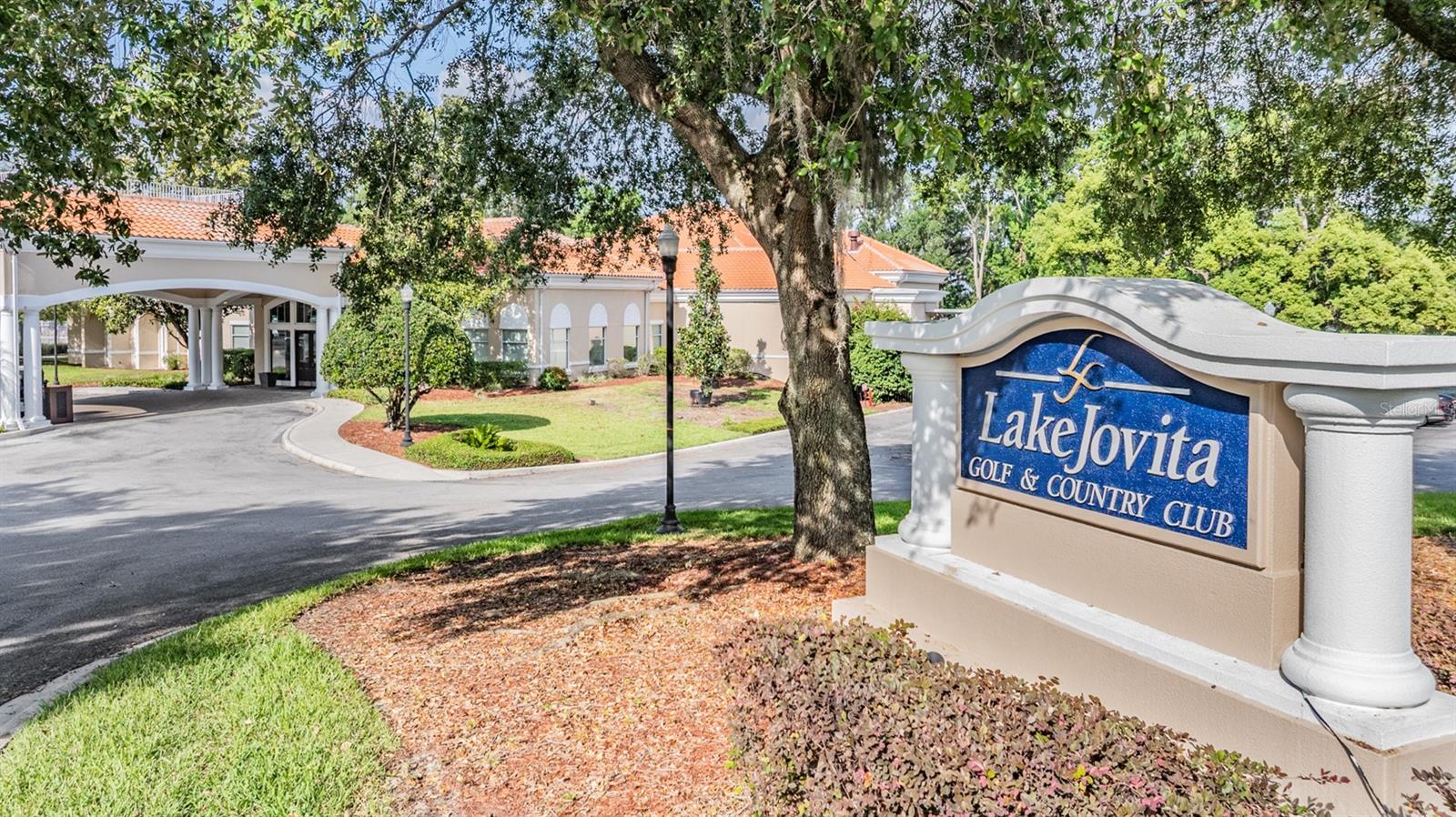 13823 THOROUGHBRED DR