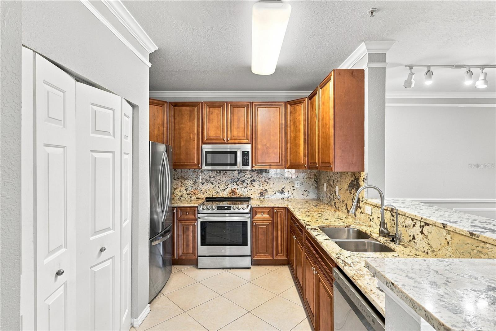 4333 BAYSIDE VILLAGE DR #206