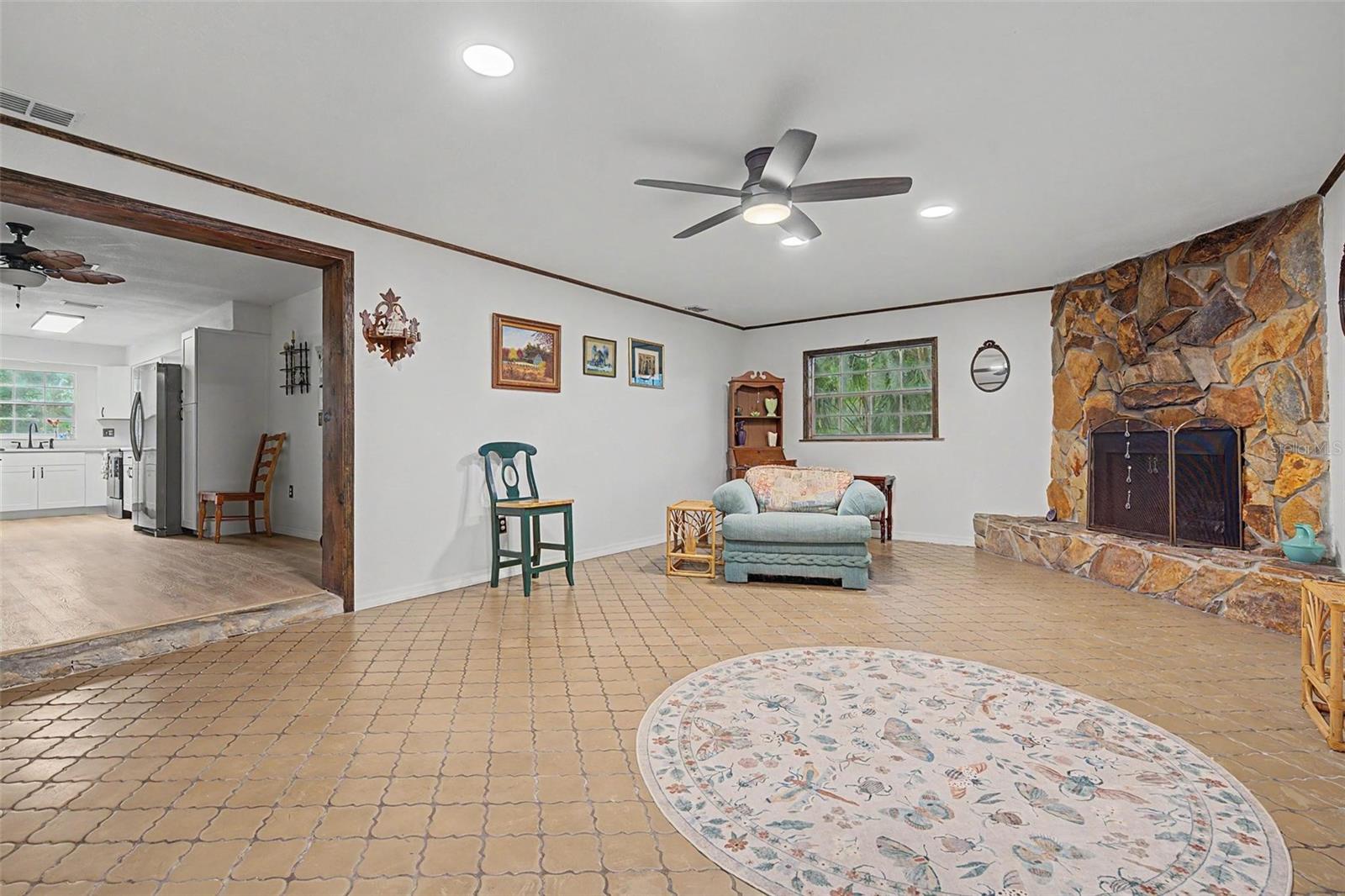 3621 OAKWOOD DR