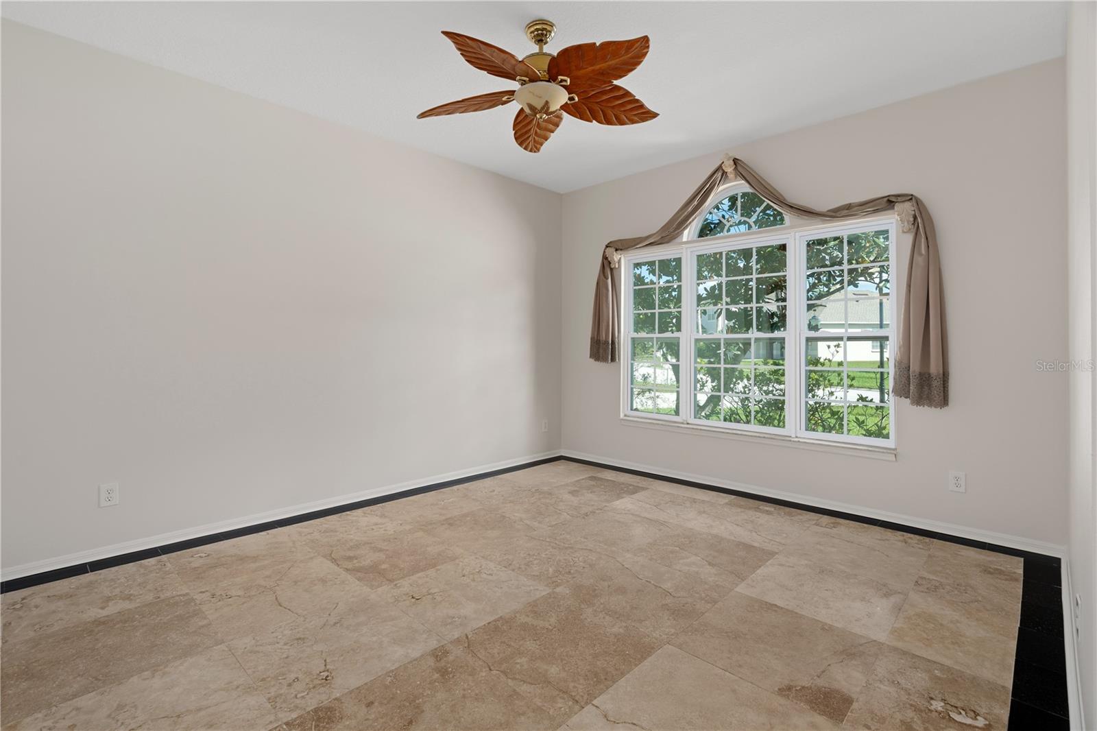 4522 MAPLETREE LOOP
