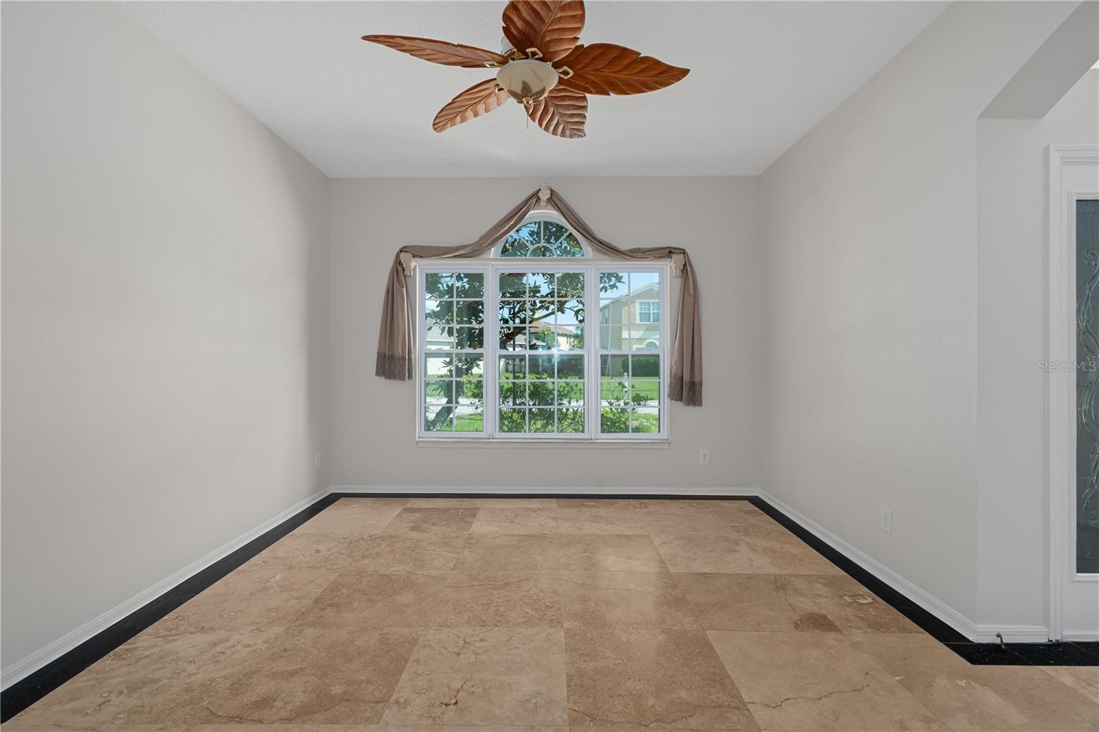 4522 MAPLETREE LOOP