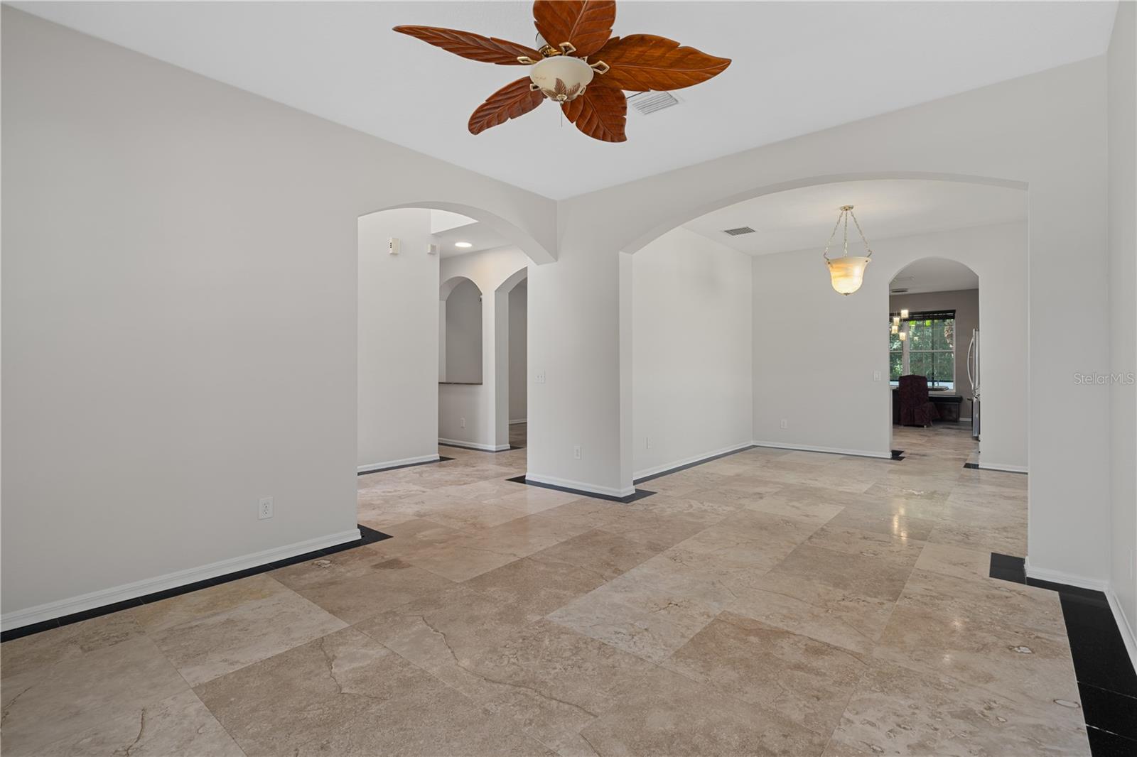 4522 MAPLETREE LOOP