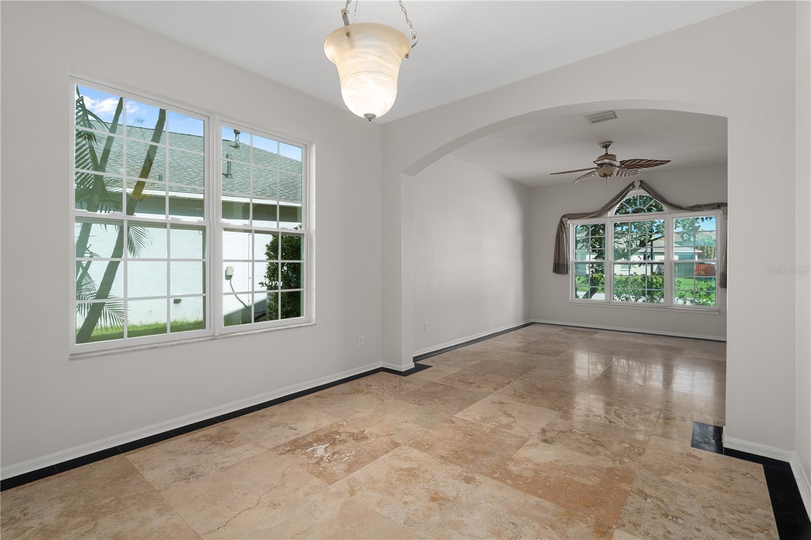 4522 MAPLETREE LOOP