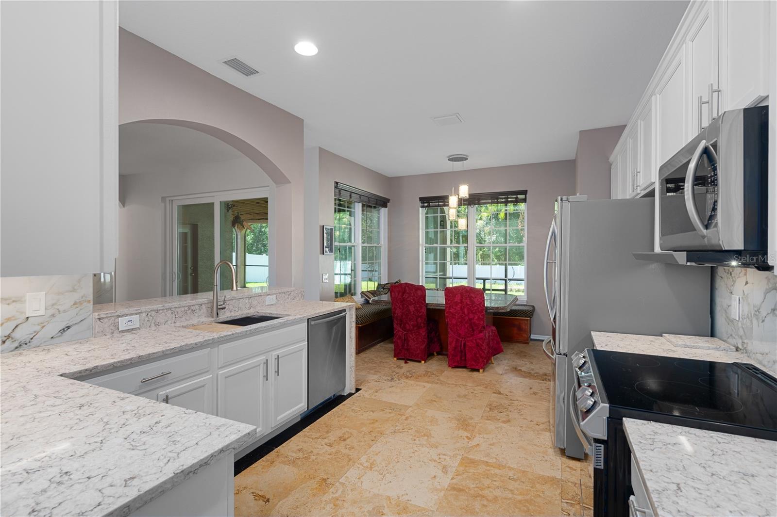 4522 MAPLETREE LOOP