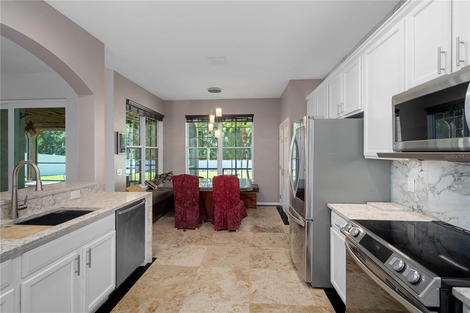 4522 MAPLETREE LOOP