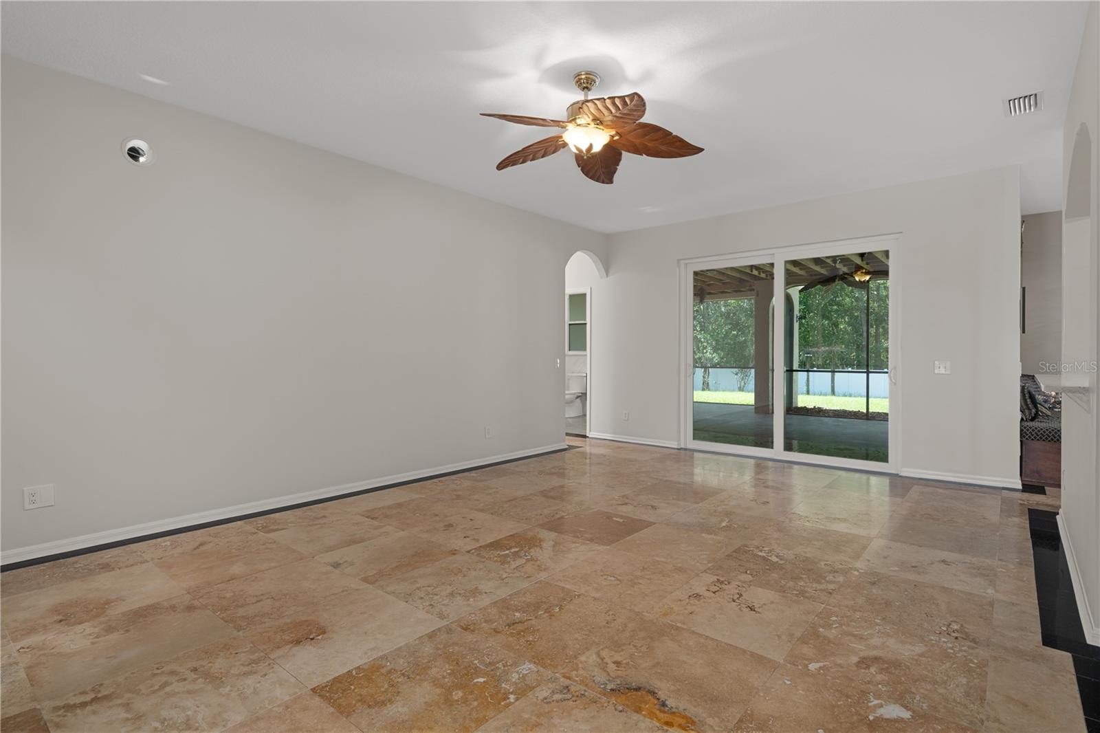 4522 MAPLETREE LOOP