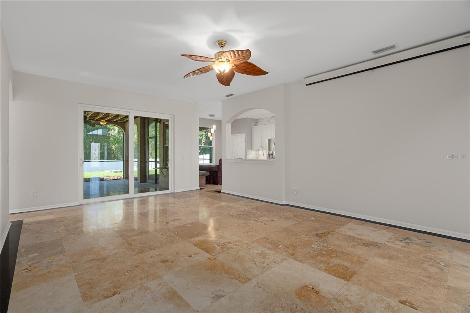 4522 MAPLETREE LOOP
