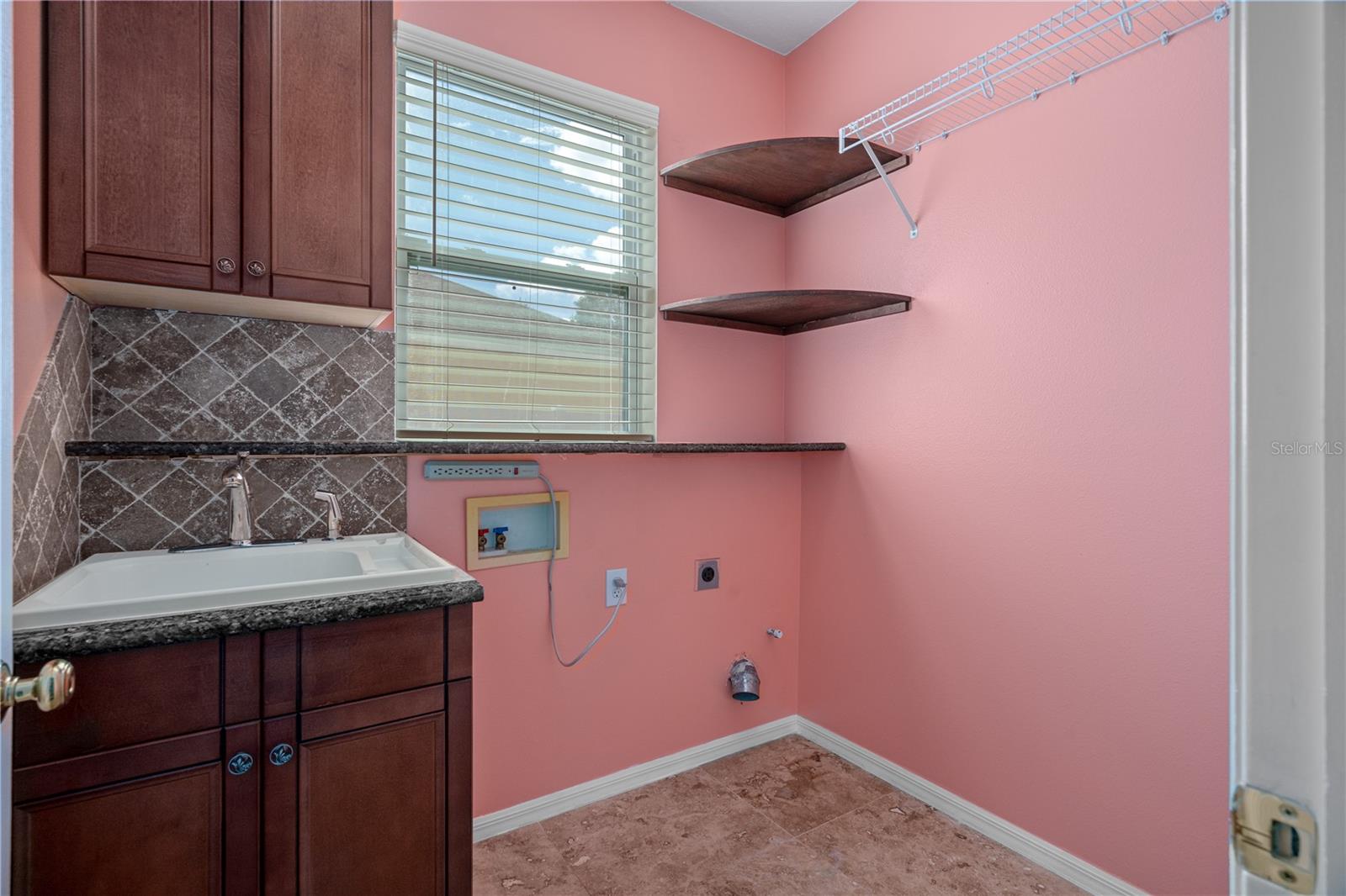 4522 MAPLETREE LOOP