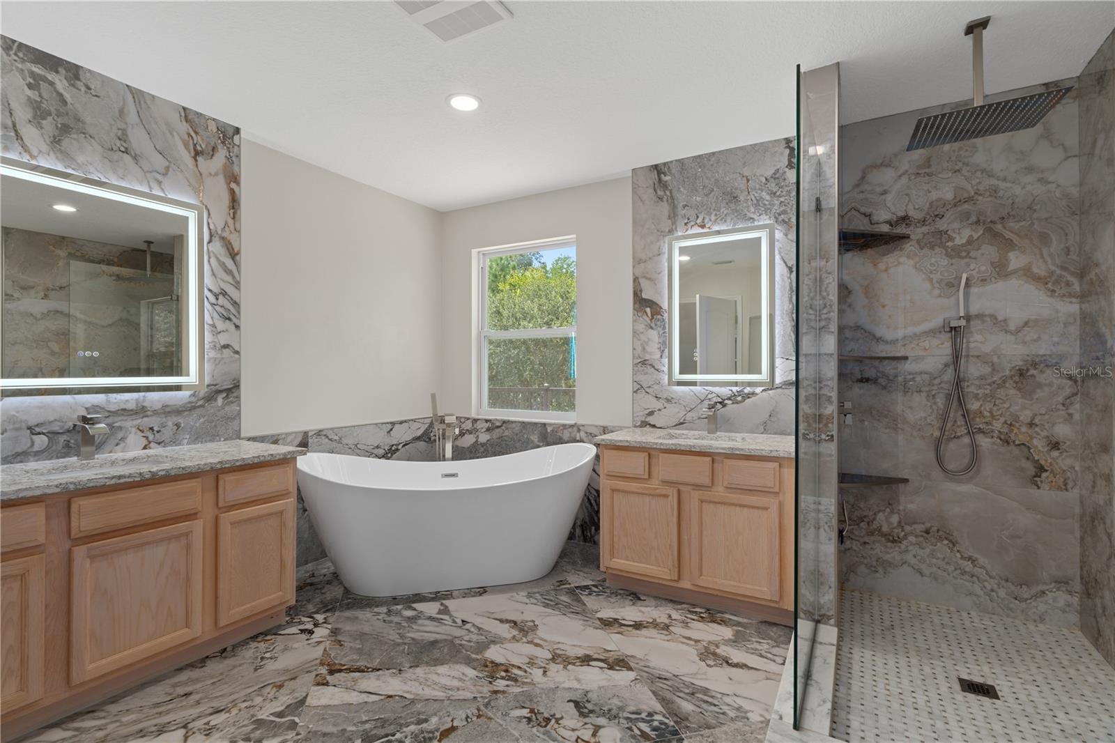 4522 MAPLETREE LOOP