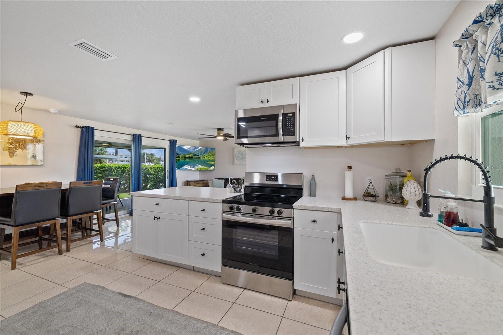 4611 TOPSAIL TRL