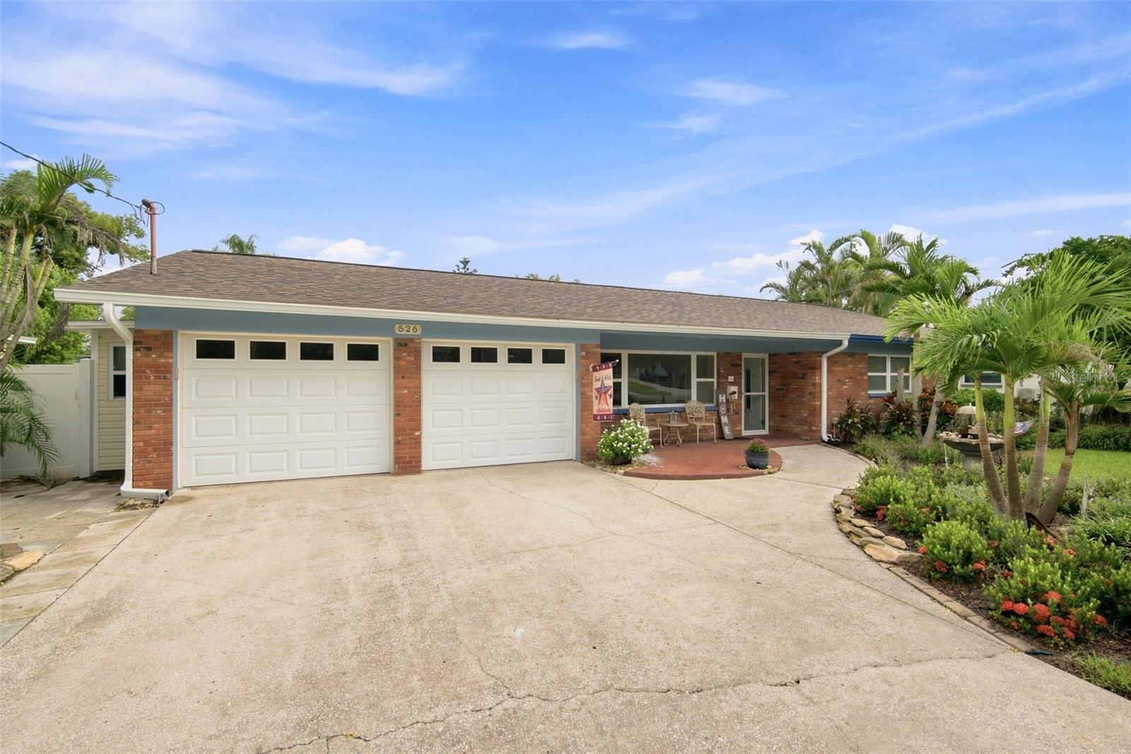 526 S LARRY CIR
