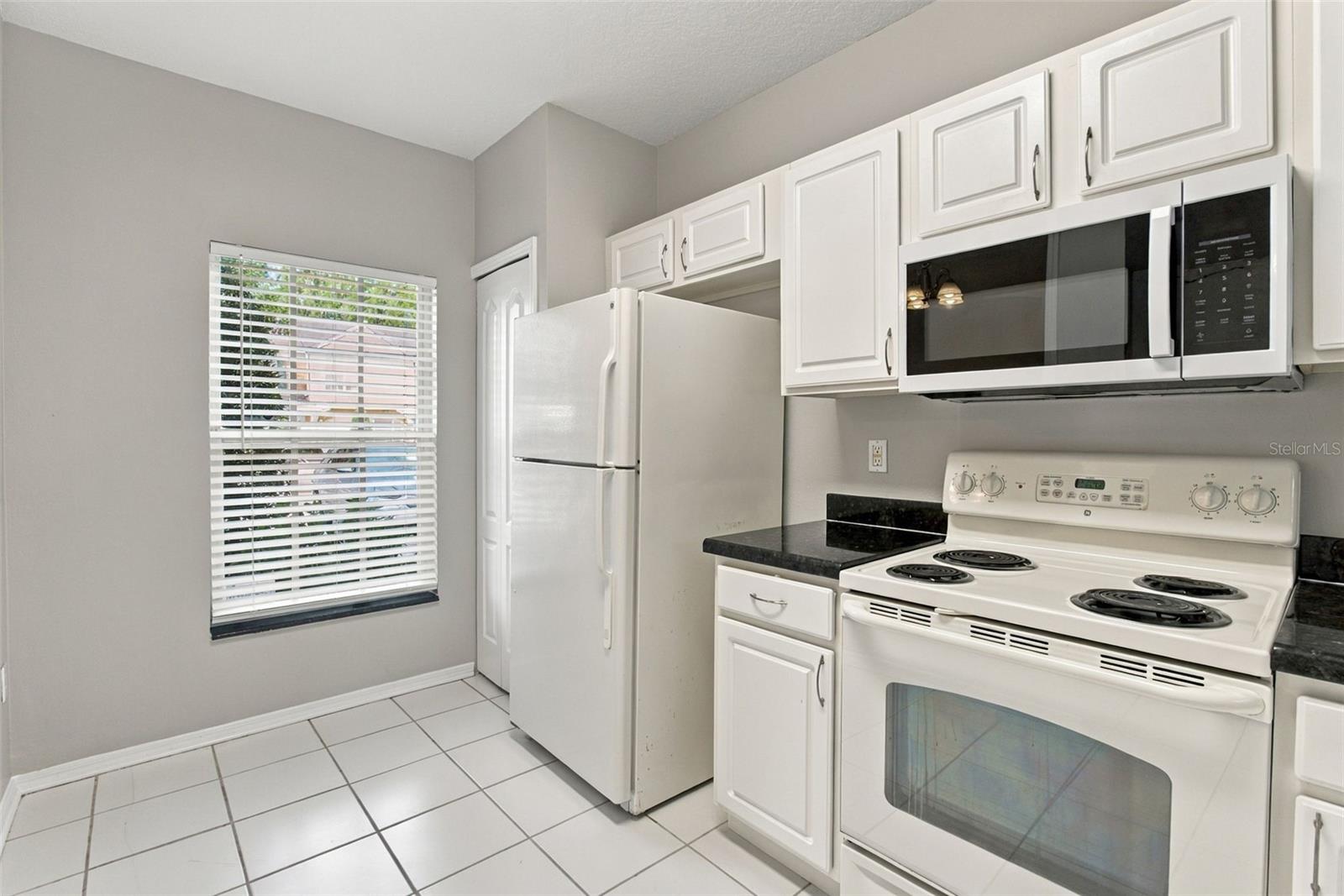 1150 KENNEWICK CT #1150