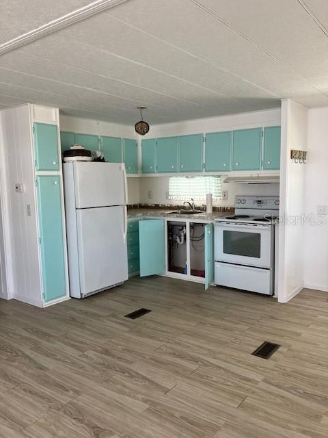 2326 LEMUR DR