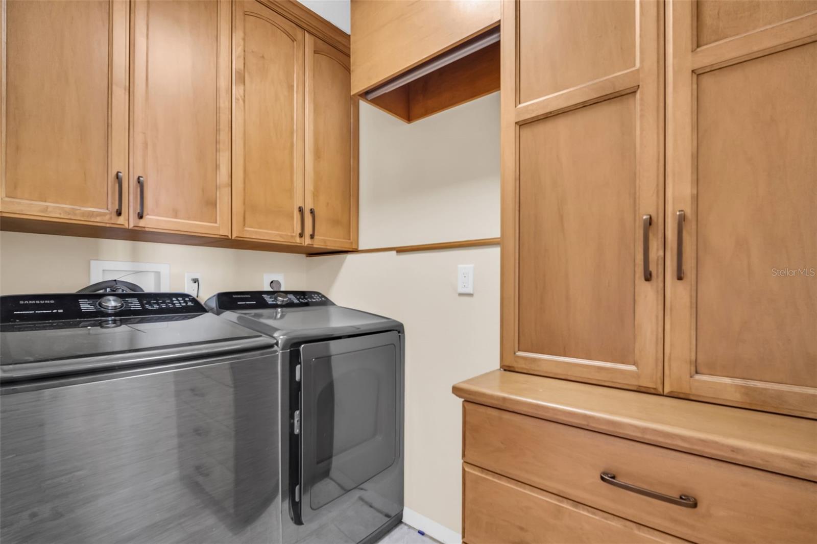 3992 ORCHARD HILL CIR