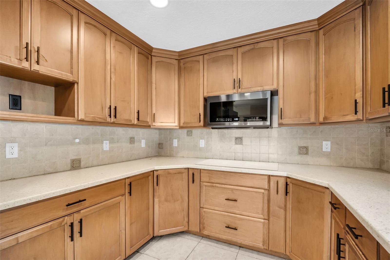 3992 ORCHARD HILL CIR