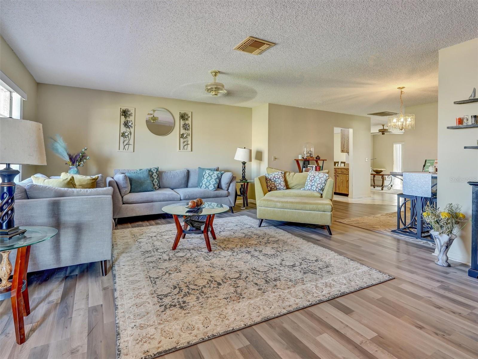 202 CACTUSFLOWER LN