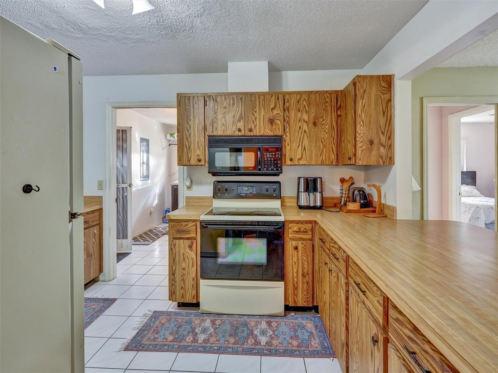 202 CACTUSFLOWER LN