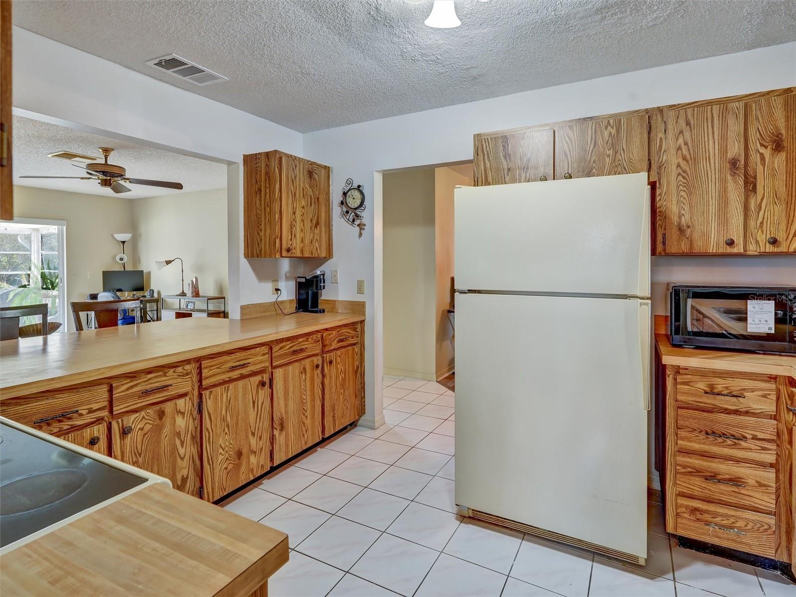 202 CACTUSFLOWER LN