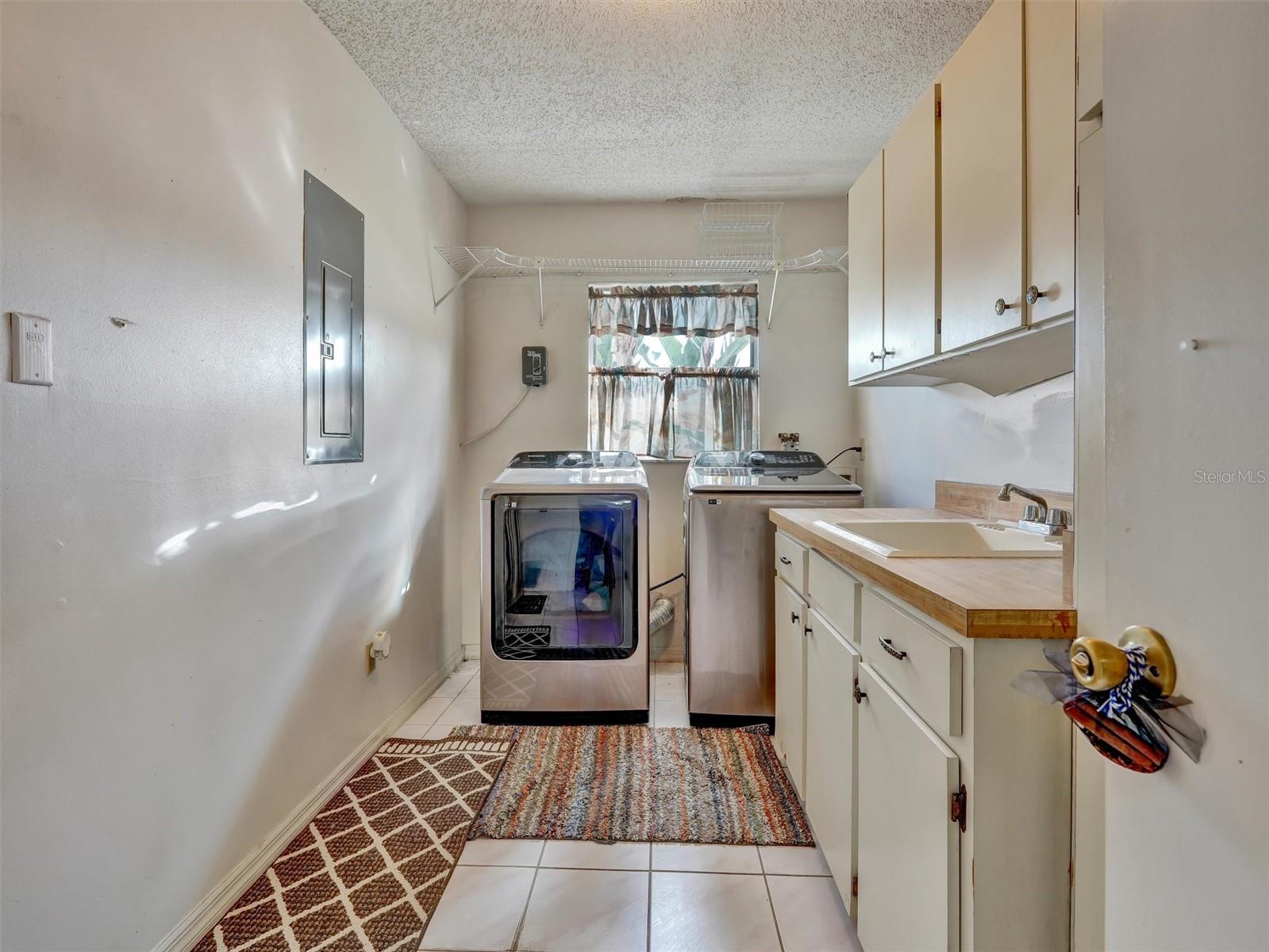 202 CACTUSFLOWER LN