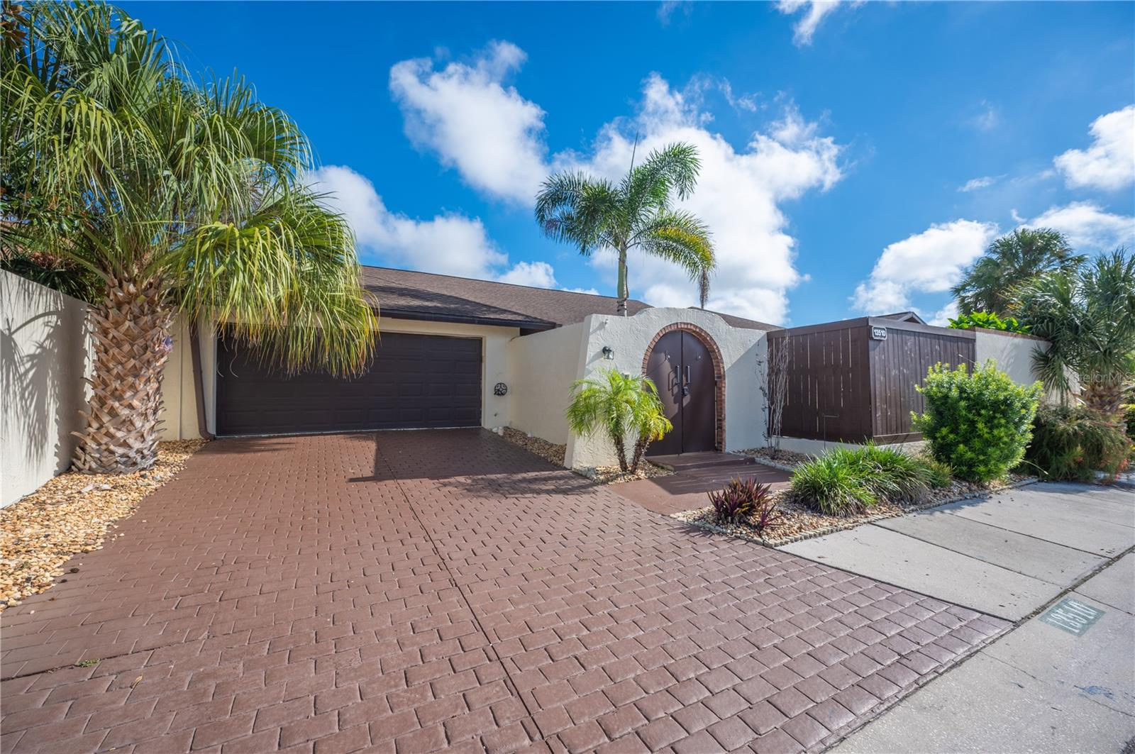 13510 Avista Dr, Tampa