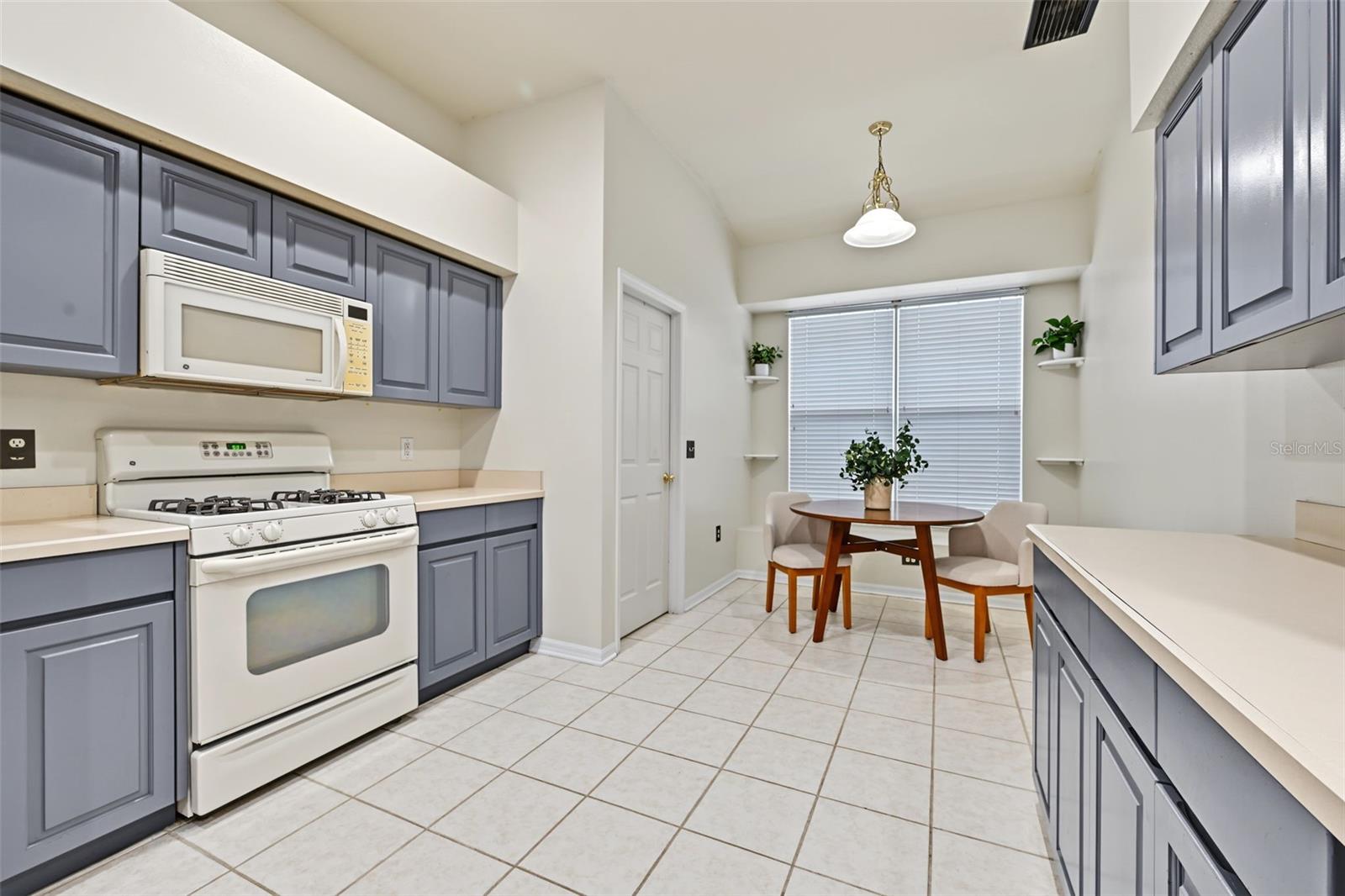 3907 LOCKRIDGE DR