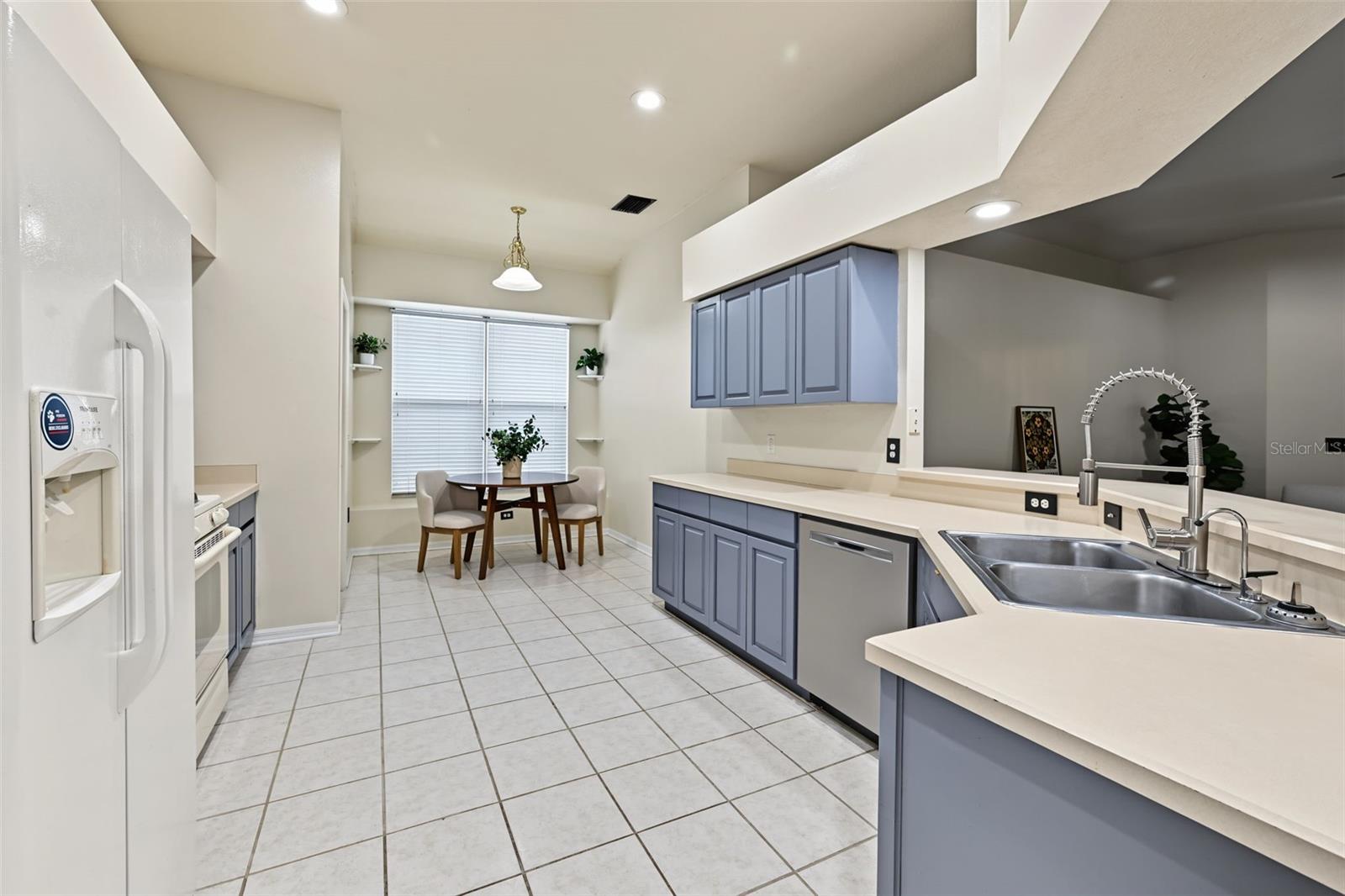 3907 LOCKRIDGE DR