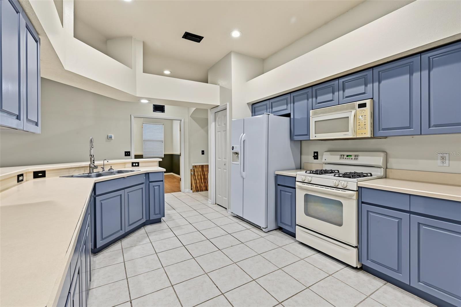 3907 LOCKRIDGE DR