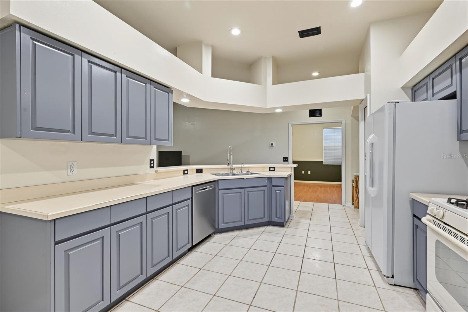 3907 LOCKRIDGE DR
