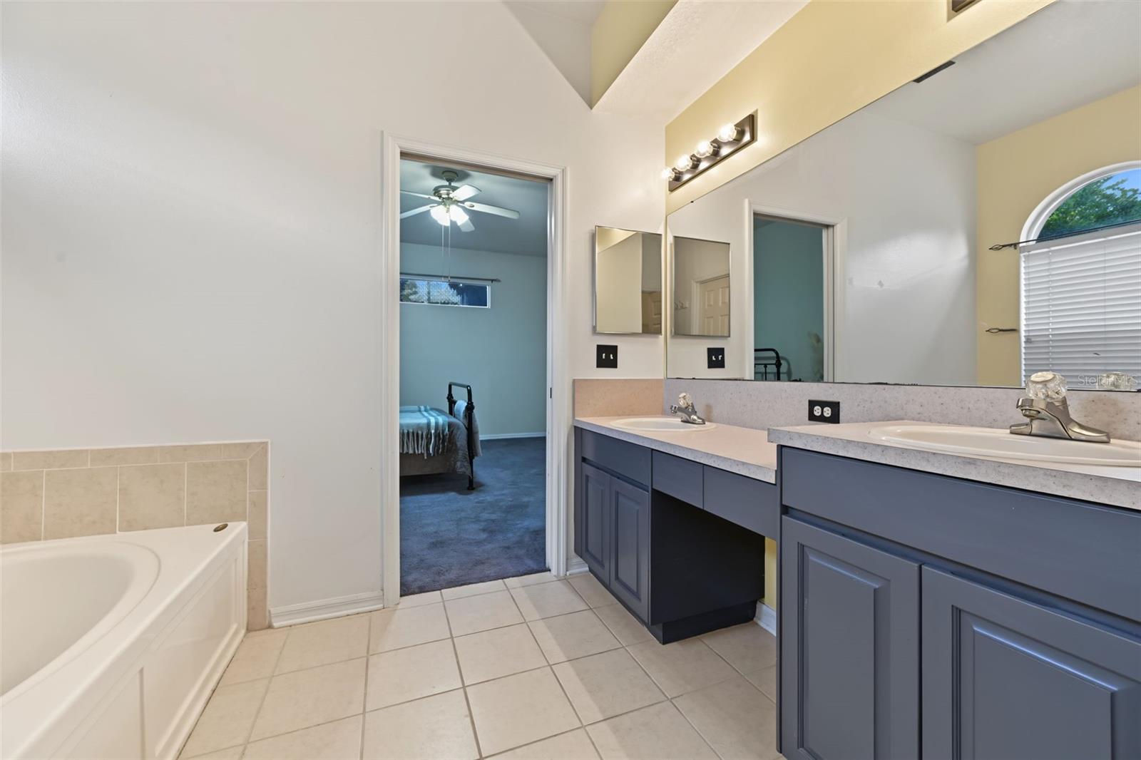 3907 LOCKRIDGE DR