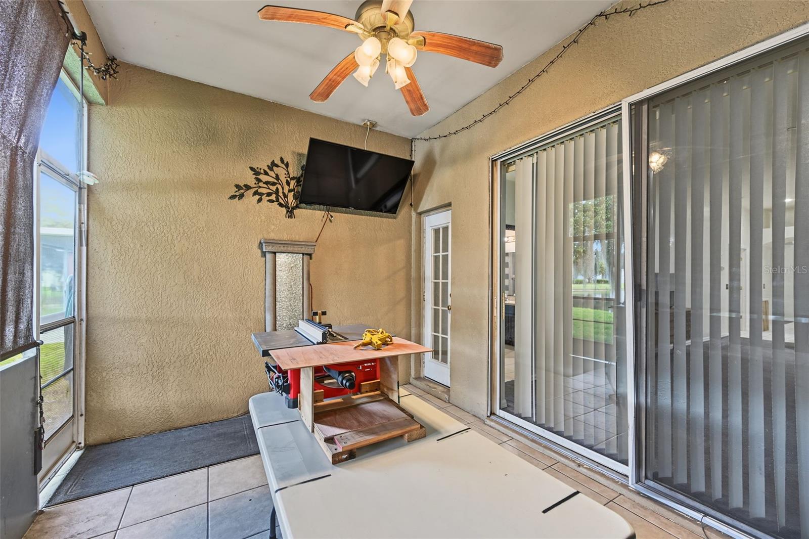 3907 LOCKRIDGE DR