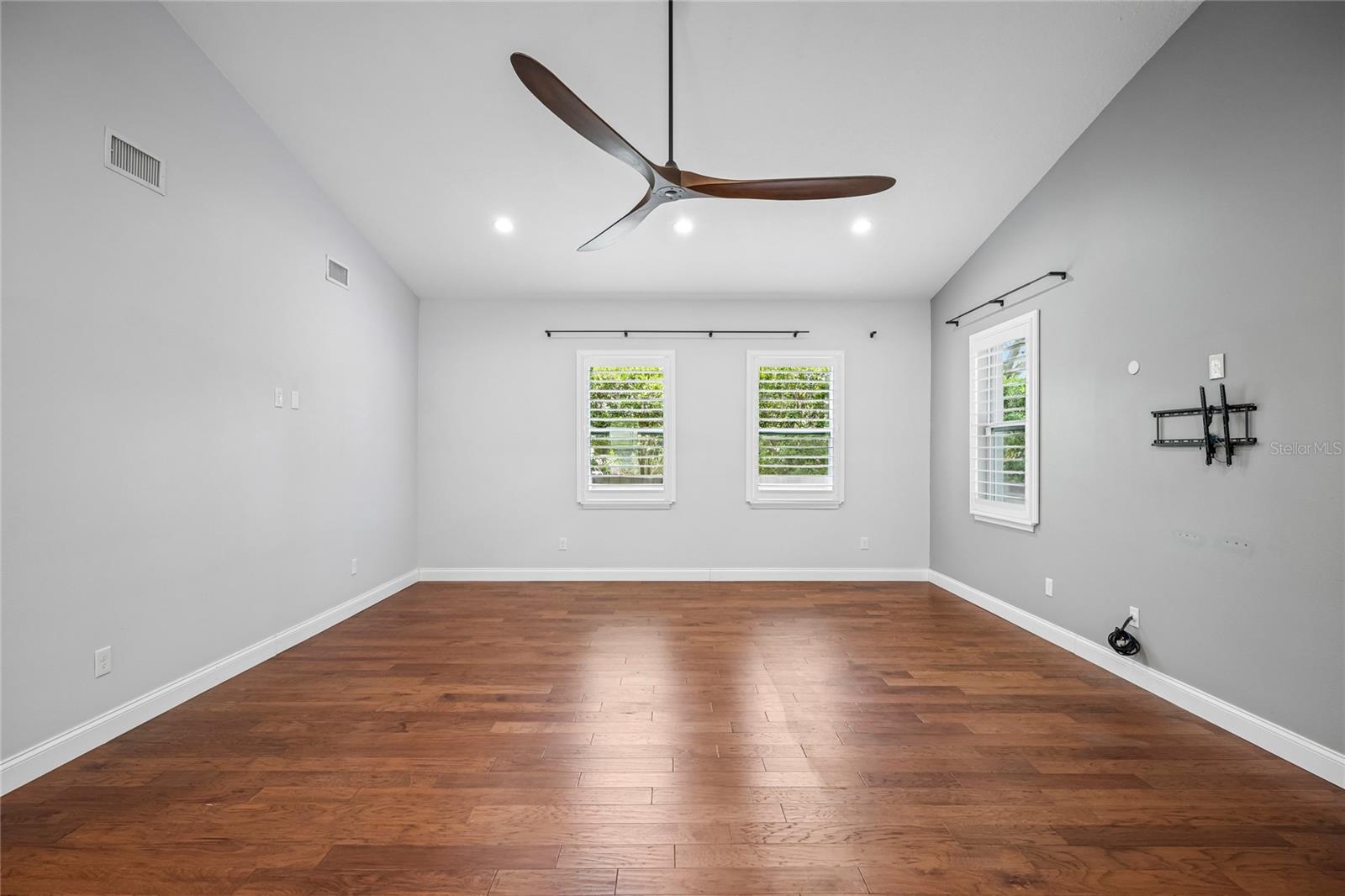 3206 W PRICE AVE