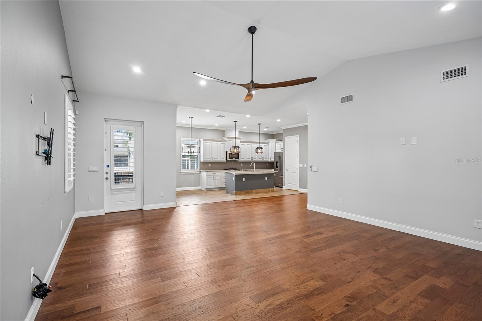 3206 W PRICE AVE