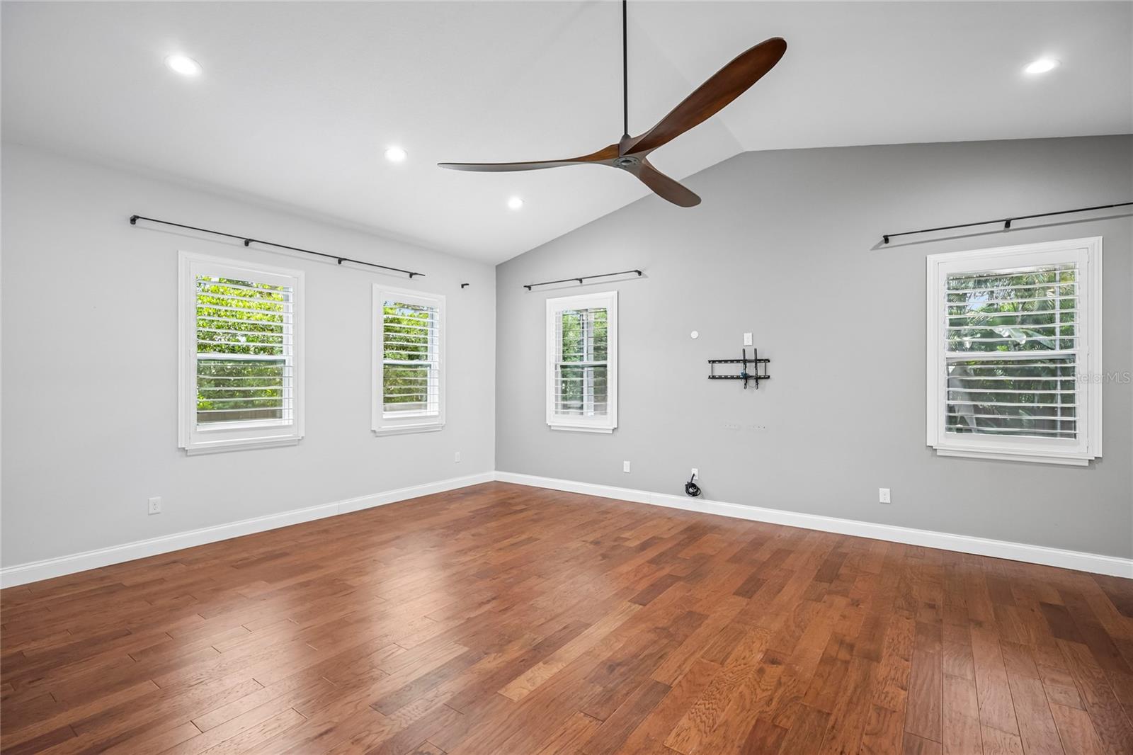 3206 W PRICE AVE