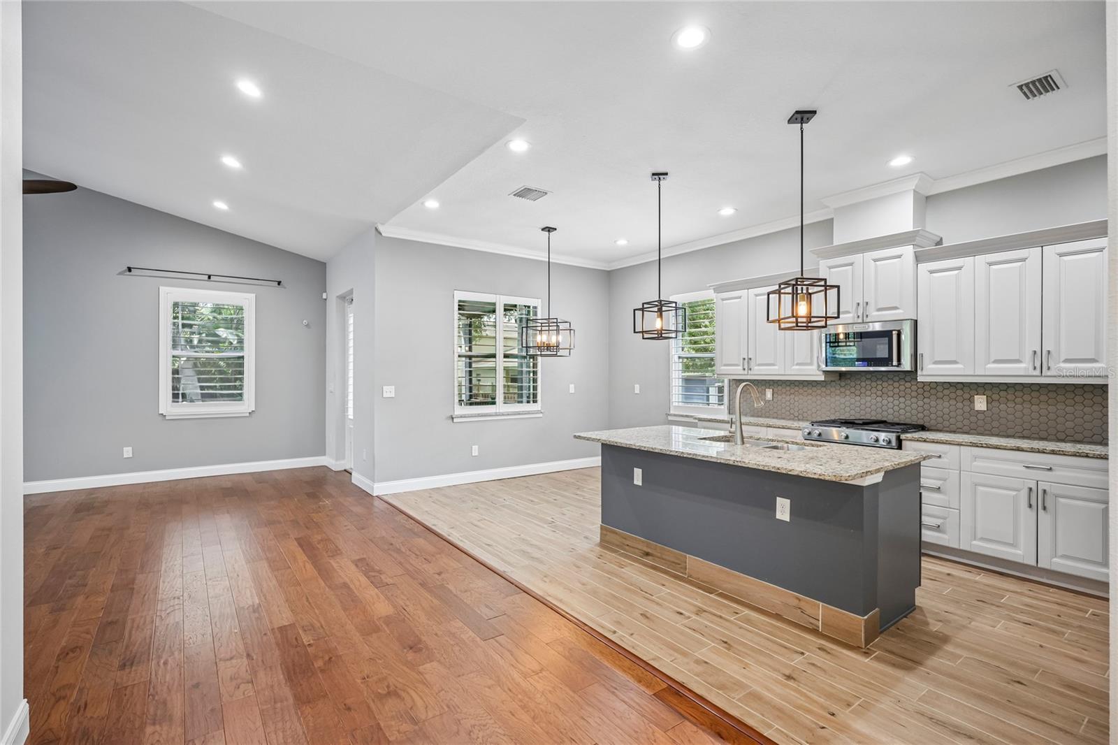 3206 W PRICE AVE