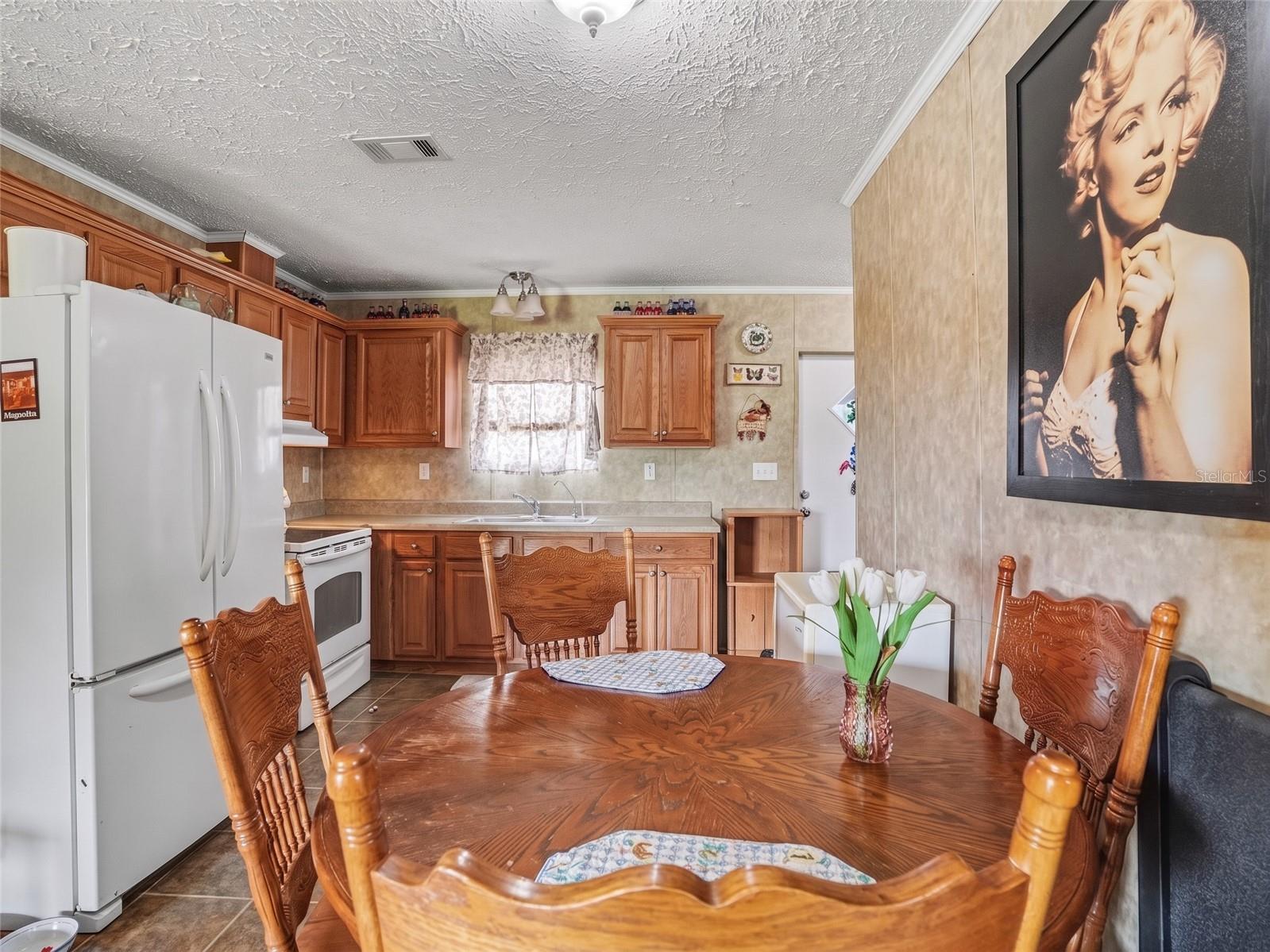 11121 LITHIA PINECREST RD
