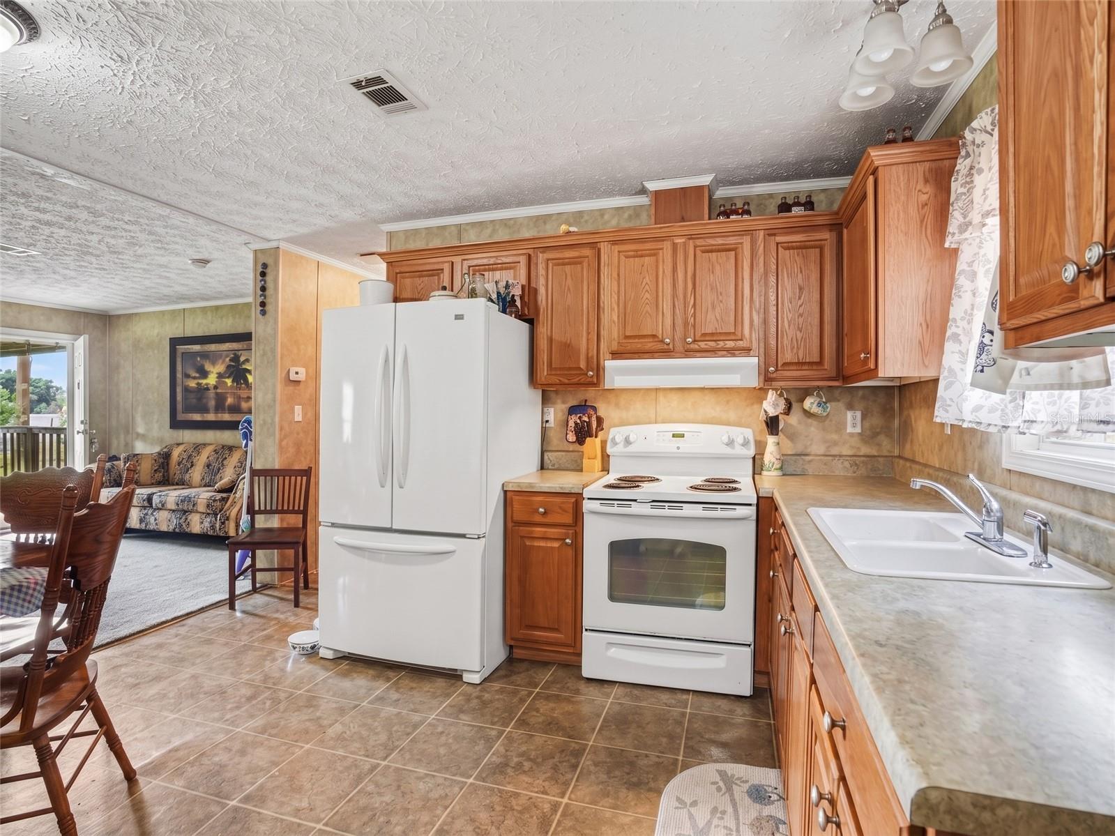 11121 LITHIA PINECREST RD
