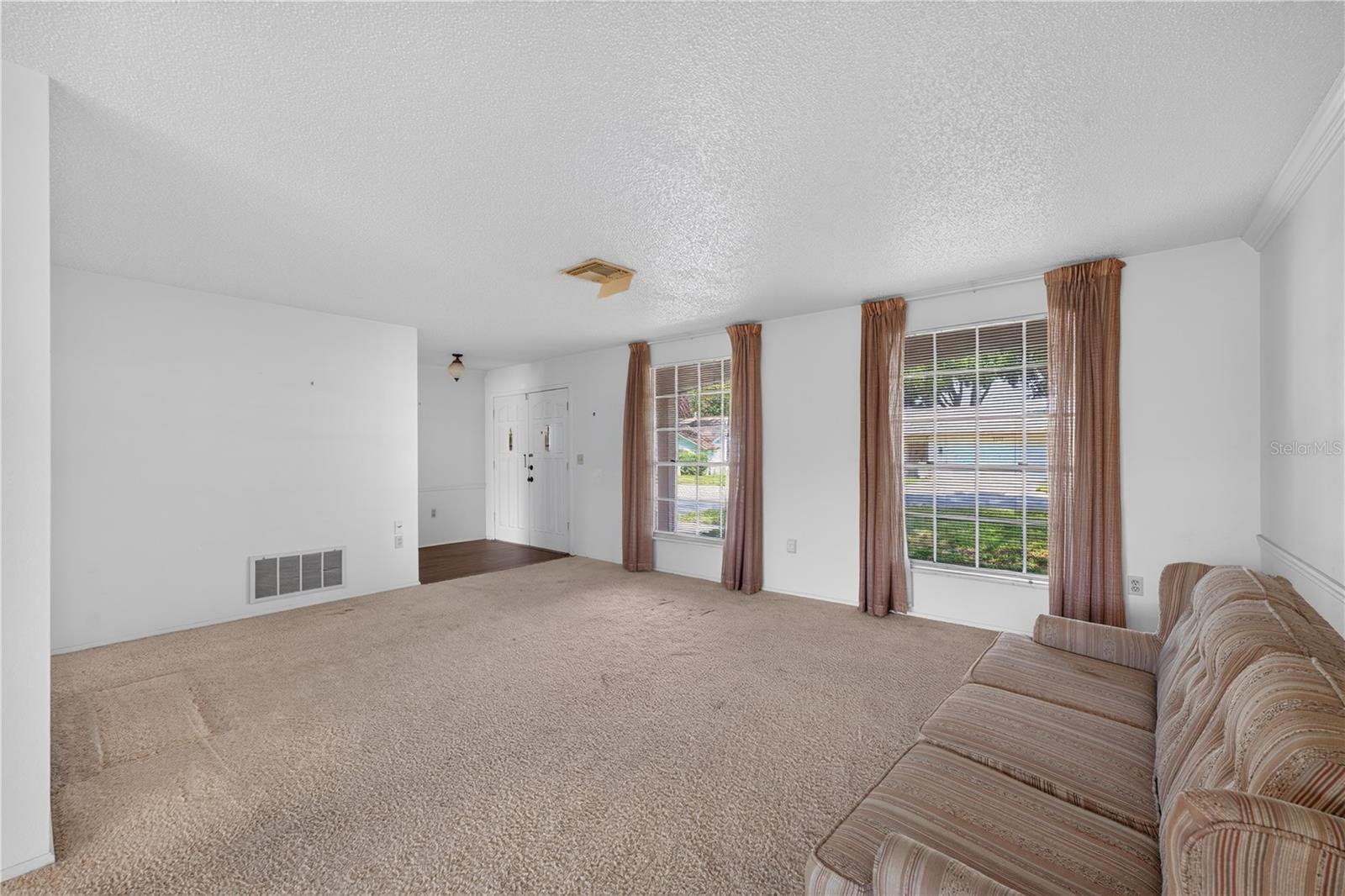 8810 SHOEMAKER LN