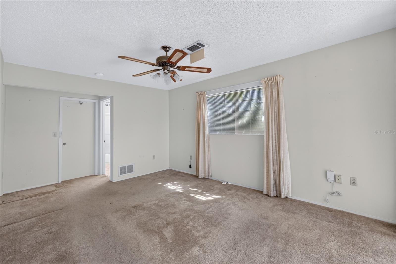 8810 SHOEMAKER LN