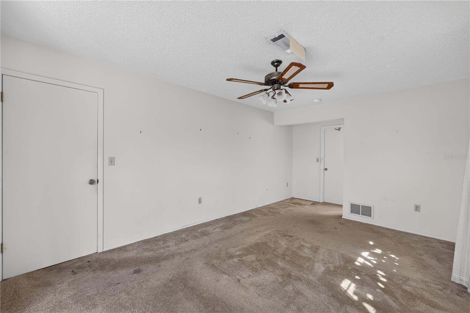 8810 SHOEMAKER LN
