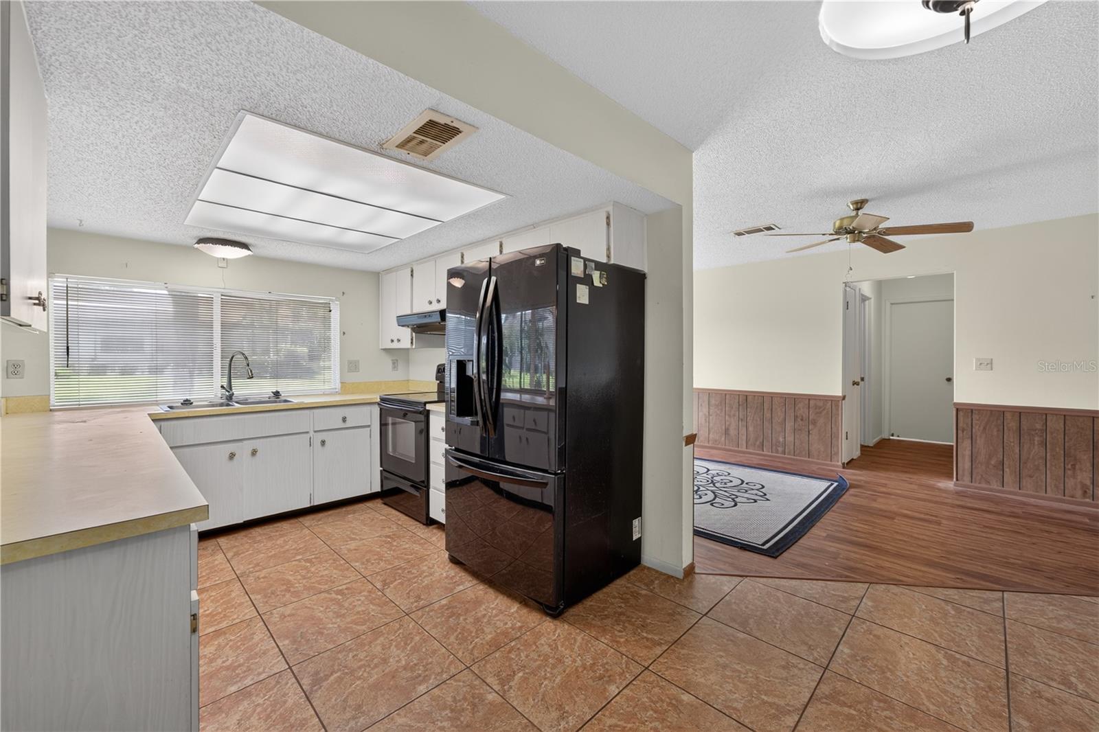 8810 SHOEMAKER LN