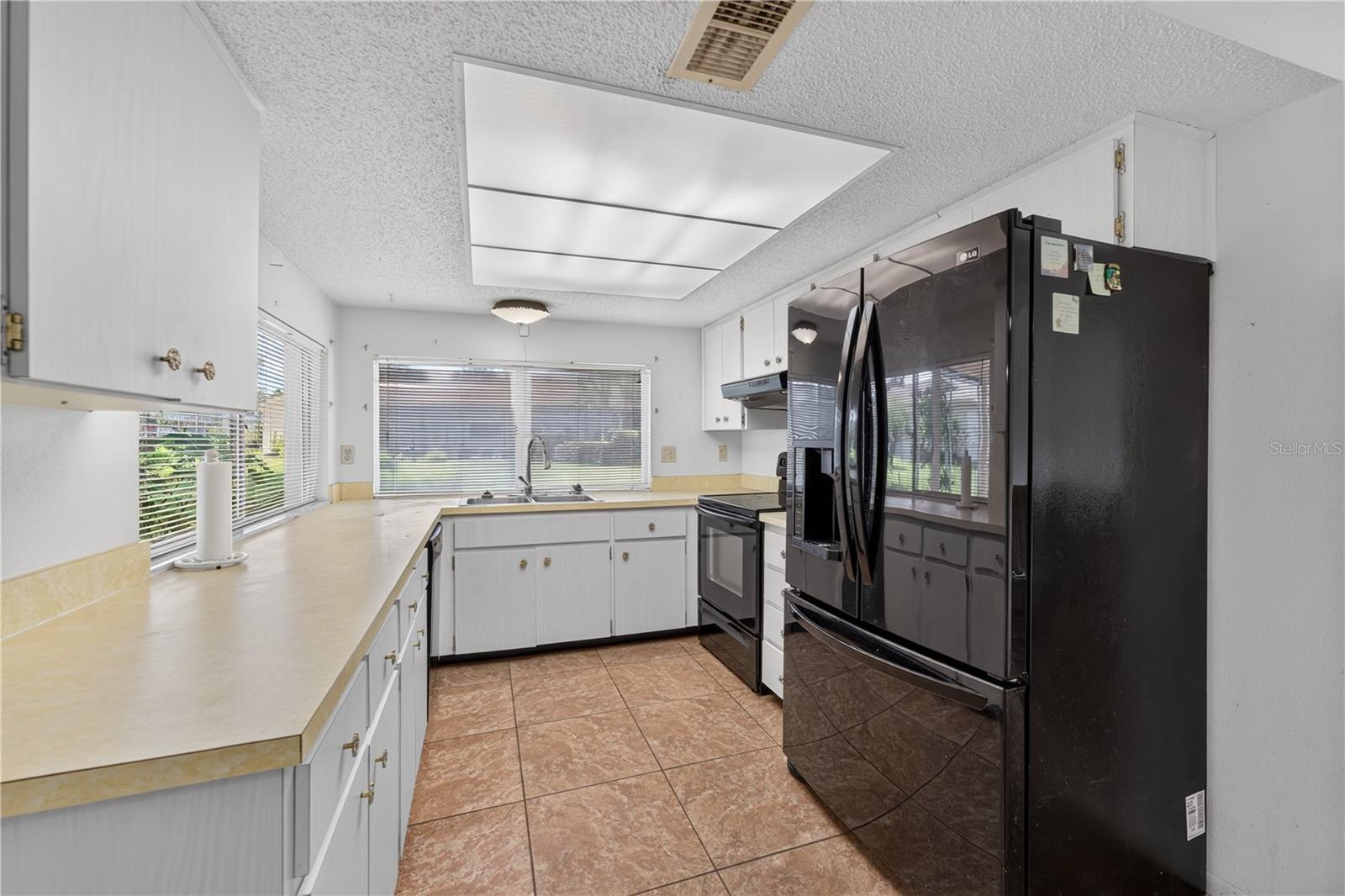 8810 SHOEMAKER LN