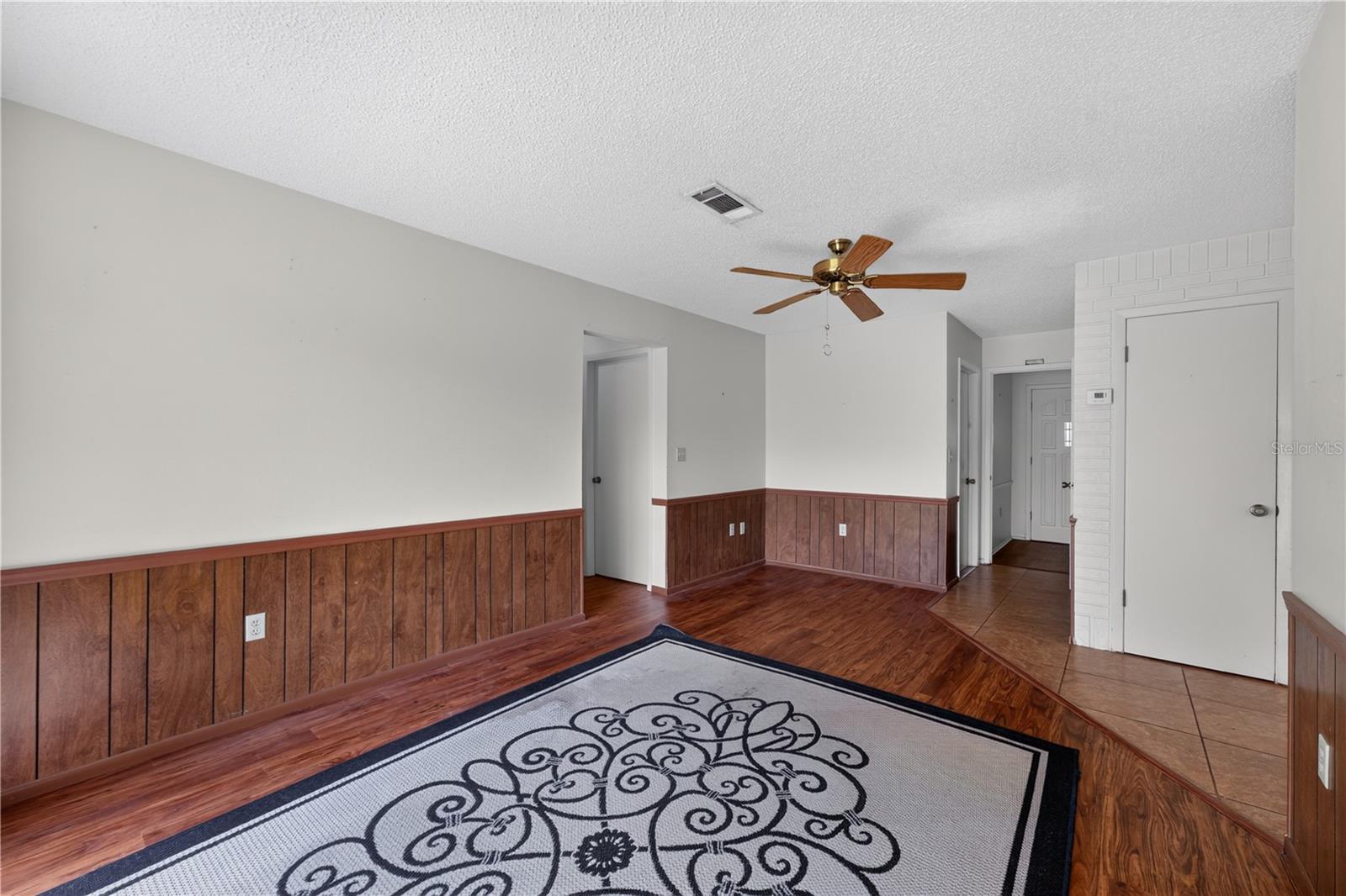 8810 SHOEMAKER LN
