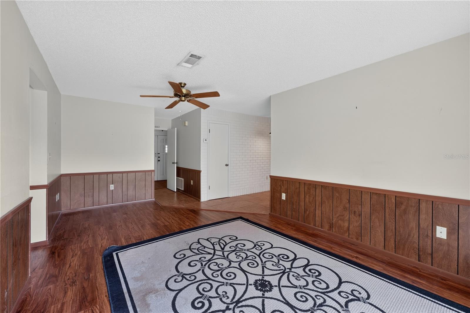 8810 SHOEMAKER LN