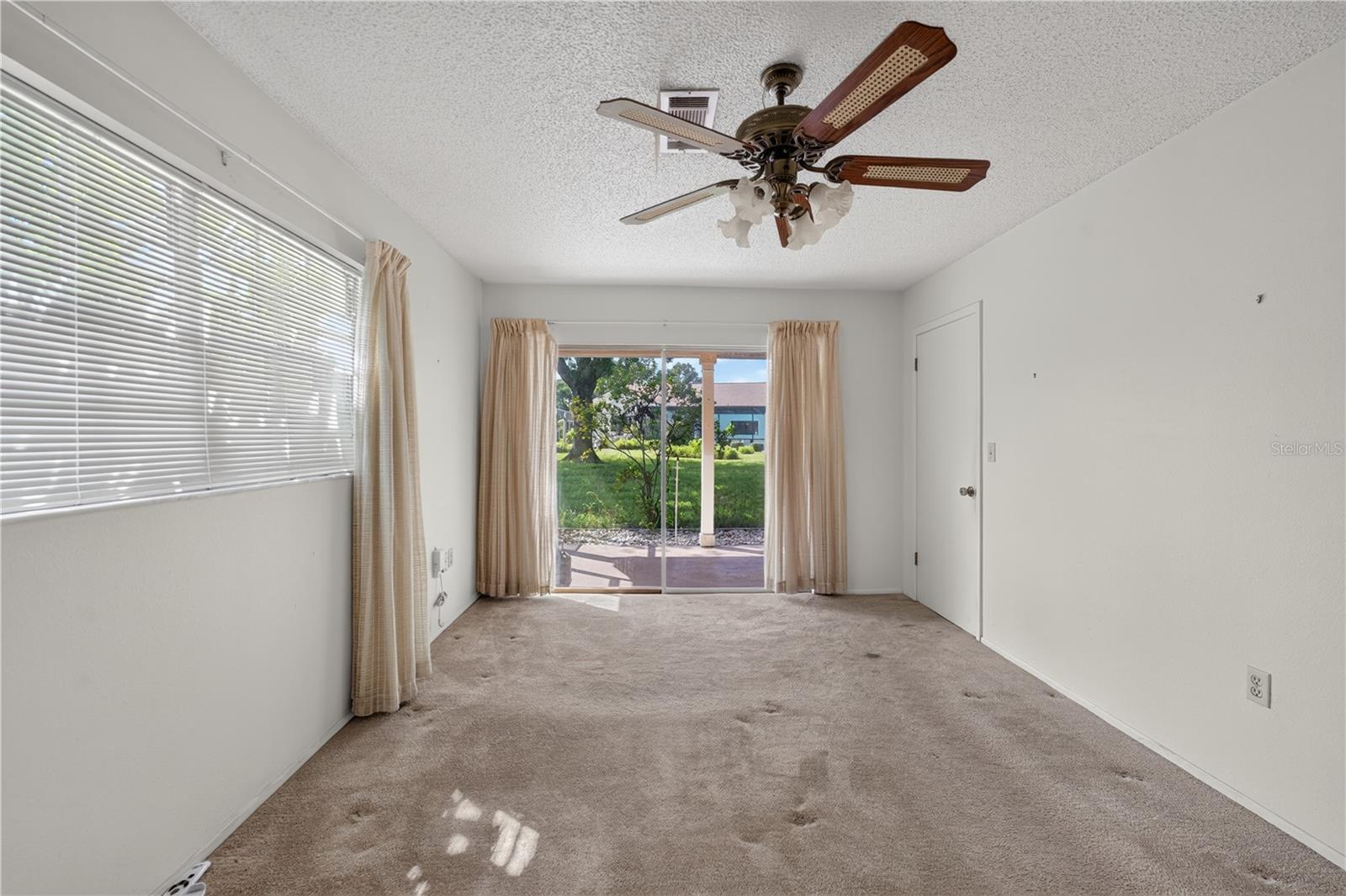 8810 SHOEMAKER LN