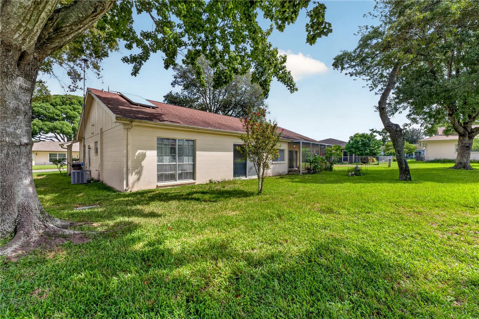 8810 SHOEMAKER LN