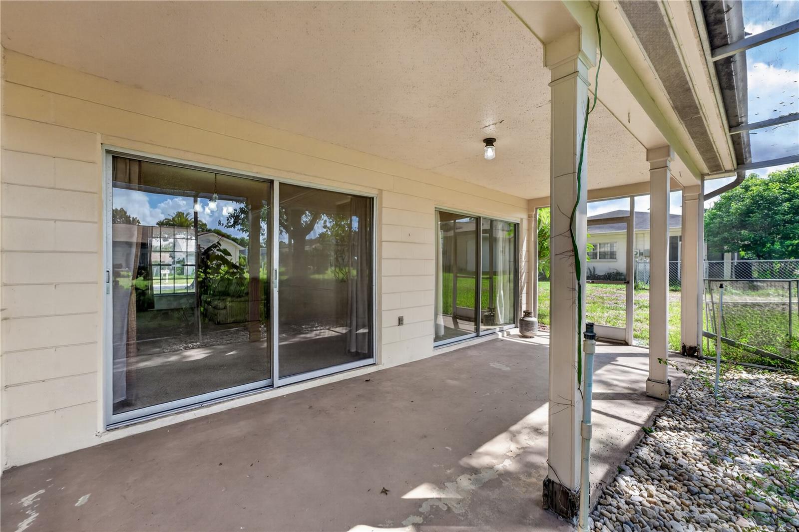 8810 SHOEMAKER LN