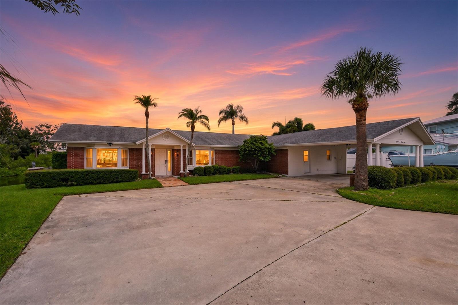 8727 Bay Crest Ln, Tampa