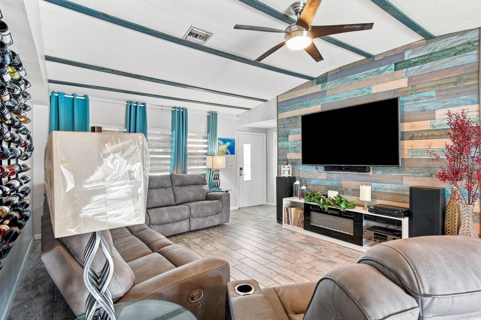 1324 CHANCELLOR DR